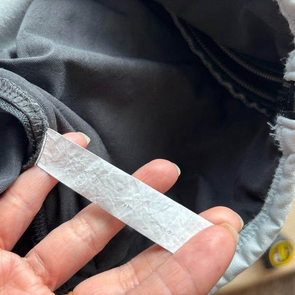 Rabbit Mens Vest LARGE White Black Gray Full Zip Running outerwear sporty - Picture 10 of 14